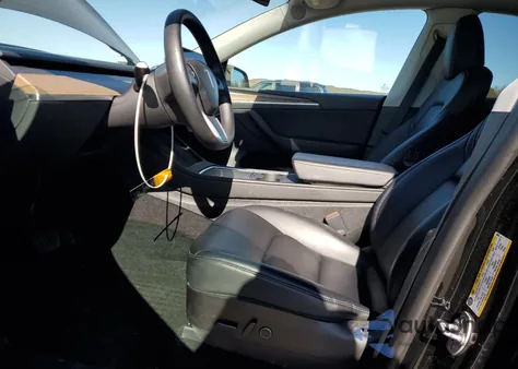 2023 Tesla Model Y z USA, uszkodzony, nr VIN 7SAYGAEE5PF689816